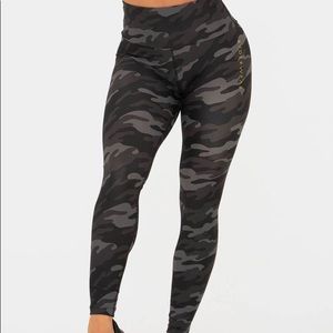 Ryderwear camo scrunch bum legging